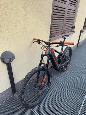 Mondraker e-Crusher Carbon R+ 2018 2018 Mountainbike usato, Grigio chiaro — immagine 2 di 11