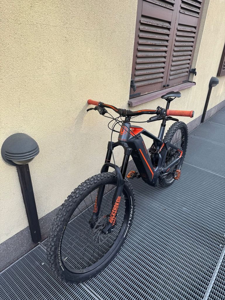 Used Mondraker e-Crusher Carbon R+ 2018 2018 Mountainbike, Light Gray, 27.5 — image 2 of 11