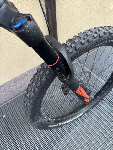 Mondraker e-Crusher Carbon R+ 2018 2018 Mountainbike usato, Grigio chiaro — immagine 9 di 11