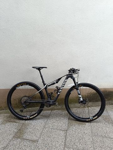 Gebrauchtes Canyon Lux CF SL 7.0 2020 2020 Mountainbike, Schwarz, 29 — Bild 1 von 8