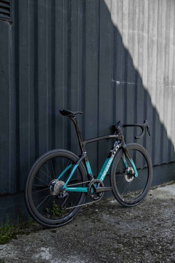 Used Pinarello F7 Shimano Ultegra Di2 2025 Road & Gravel, Black — image 2 of 5