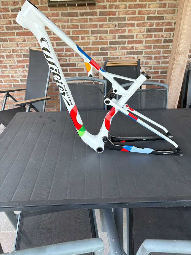Brugt Wilier Urta Max SLR Bwjr 2025 Frameset 2025 Mountainbike — billede 4 af 5