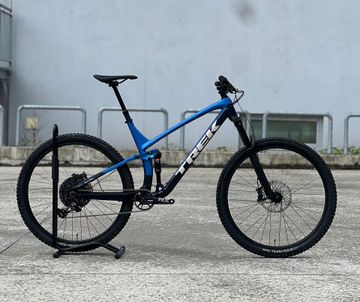 Used Trek Fuel EX 7 2022 2022 Mountainbike, Blue, 27.5, 29 — image 1 of 7