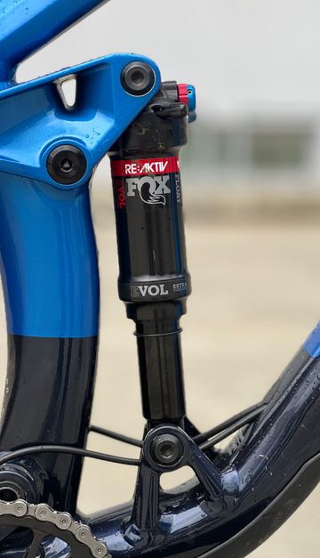 Used Trek Fuel EX 7 2022 2022 Mountainbike, Blue, 27.5, 29 — image 5 of 7