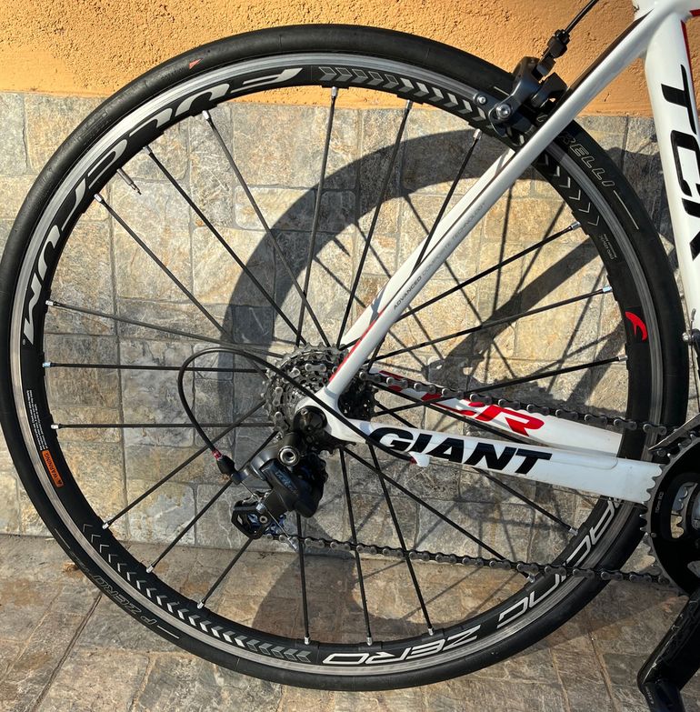 Used Giant Tcr Shimano Ultegra 2010 Road & Gravel, White — image 7 of 8