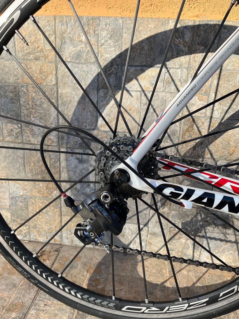 Used Giant Tcr Shimano Ultegra 2010 Road & Gravel, White — image 2 of 8