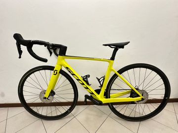 Used Scott Addict RC 30 2021 2021 Road & Gravel, White — image 2 of 4
