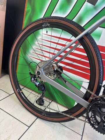 Gebrauchtes Bianchi Impulso PRO GRX 820 disc 2024 2024 Road & Gravel, Hellgrau — Bild 6 von 11