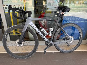 Used Bianchi Oltre Shimano Ultegra Di2 2023 Road & Gravel, Light Gray — image 5 of 8
