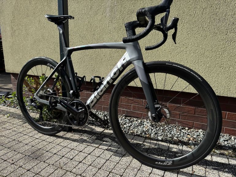 Used Bianchi Oltre Shimano Ultegra Di2 2023 Road & Gravel, Light Gray — image 3 of 8