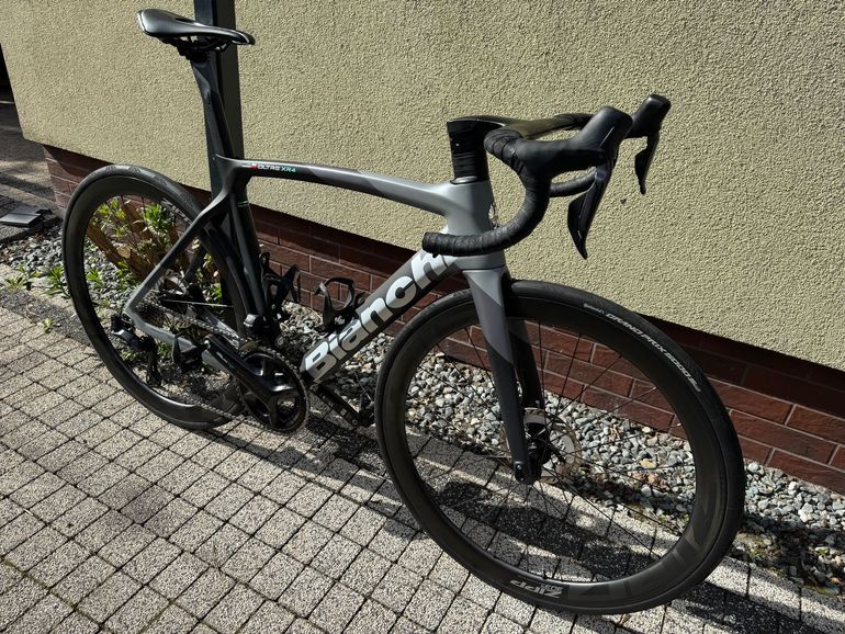 Used Bianchi Oltre Shimano Ultegra Di2 2023 Road & Gravel, Light Gray — image 4 of 8