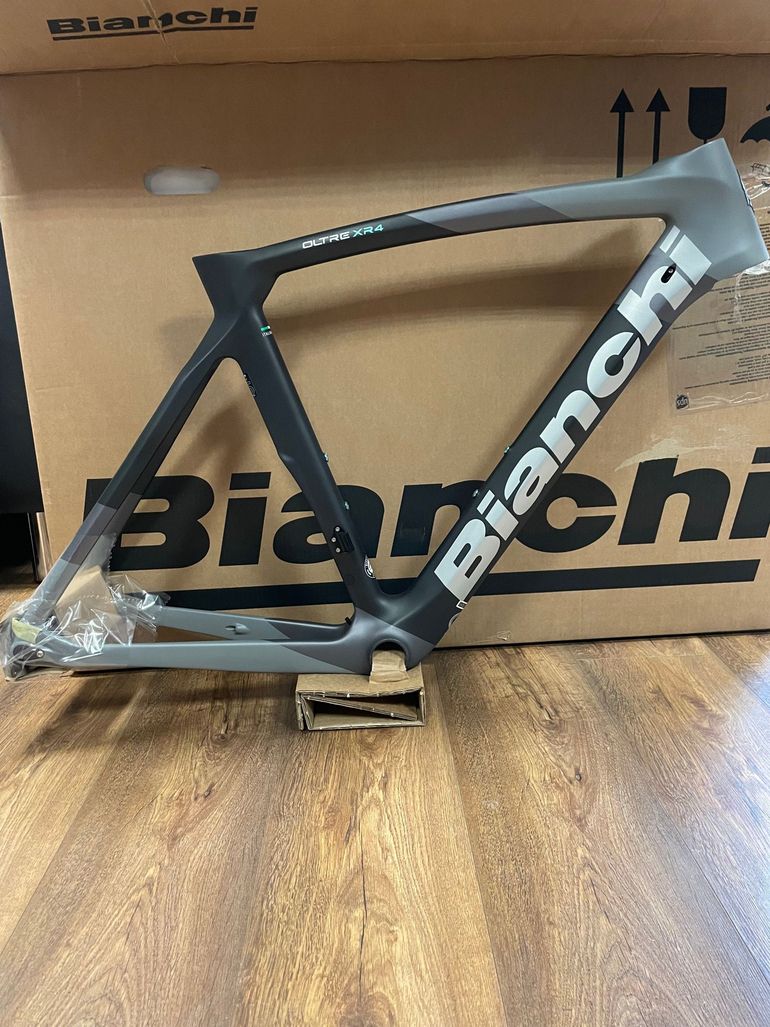 Used Bianchi Oltre Shimano Ultegra Di2 2023 Road & Gravel, Light Gray — image 8 of 8