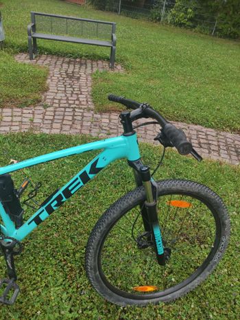 Used Trek Marlin 7 Gen 2 2023 2023 Mountainbike, Blue, 27.5, 29 — image 5 of 7