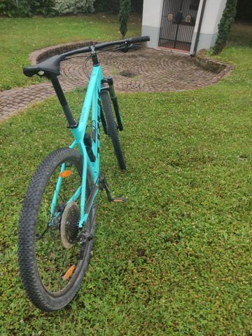 Used Trek Marlin 7 Gen 2 2023 2023 Mountainbike, Blue, 27.5, 29 — image 3 of 7
