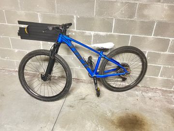 Used Trek X-Caliber 8 2020 2020 Mountainbike, Blue, 27.5 — image 2 of 5