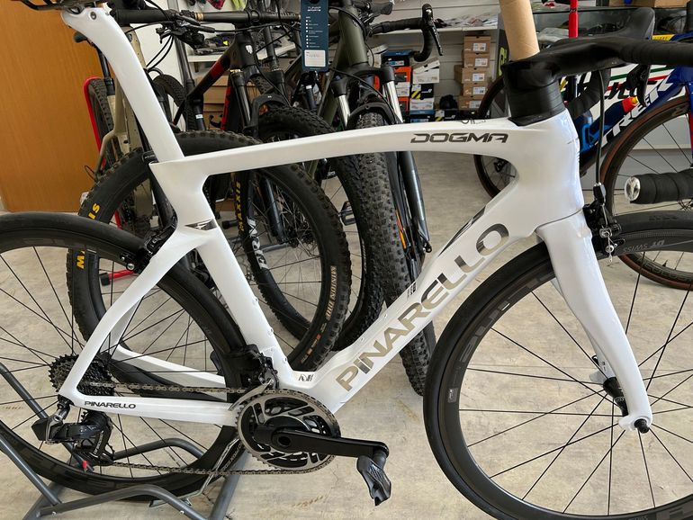 Brugt Pinarello Dogma SRAM Red eTap AXS 2025 Road & Gravel — billede 1 af 5