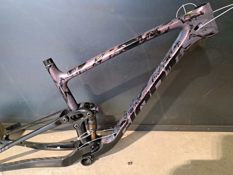 Used Giant Anthem Advanced Pro 29 Frameset Frameset 2023 Mountainbike, White — image 1 of 6