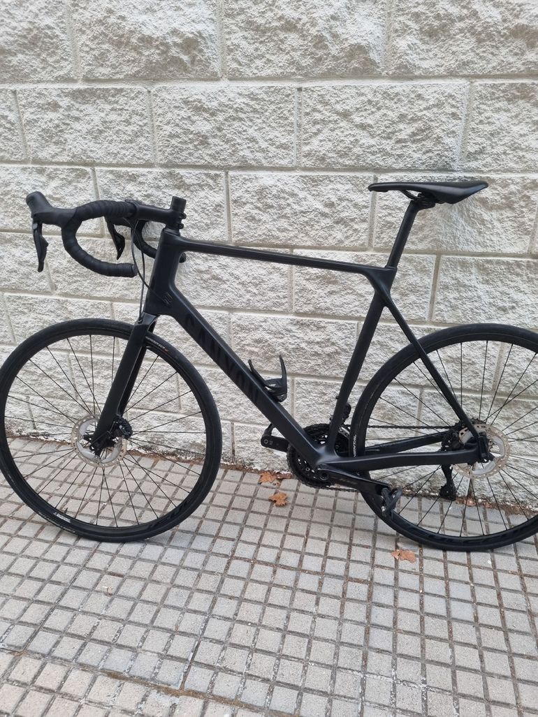 Canyon Endurace CF 7 Di2 2023 2023 Road & Gravel usato, Nero — immagine 12 di 23