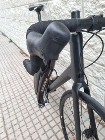 Canyon Endurace CF 7 Di2 2023 2023 Road & Gravel usato, Nero — immagine 9 di 23