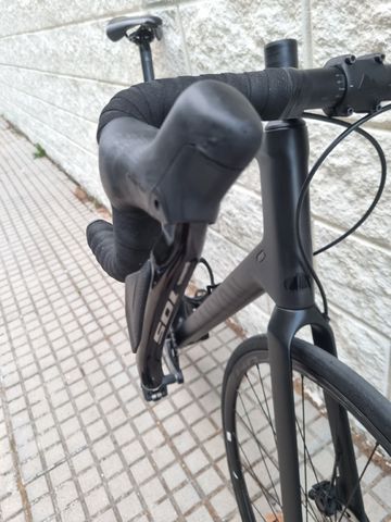 Tweedehands Canyon Endurace CF 7 Di2 2023 2023 Road & Gravel — afbeelding 9 van 23