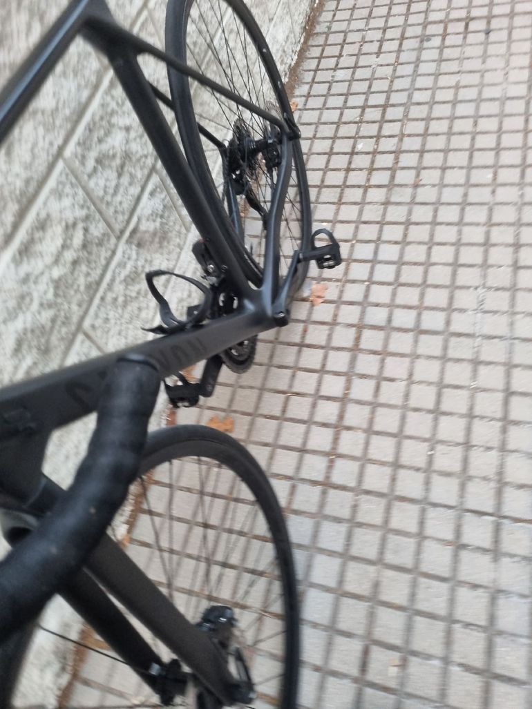 Canyon Endurace CF 7 Di2 2023 2023 Road & Gravel usato, Nero — immagine 23 di 23