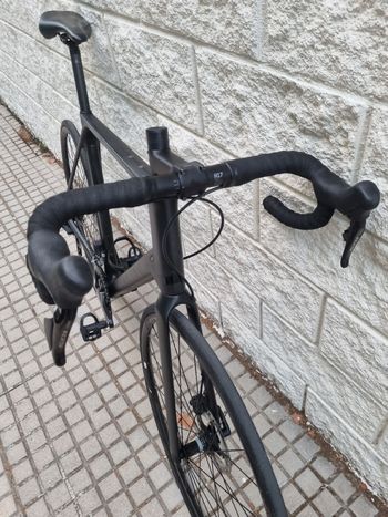 Canyon Endurace CF 7 Di2 2023 2023 Road & Gravel usato, Nero — immagine 10 di 23