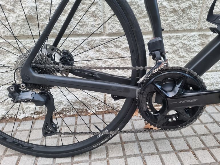 Canyon Endurace CF 7 Di2 2023 2023 Road & Gravel usato, Nero — immagine 2 di 23