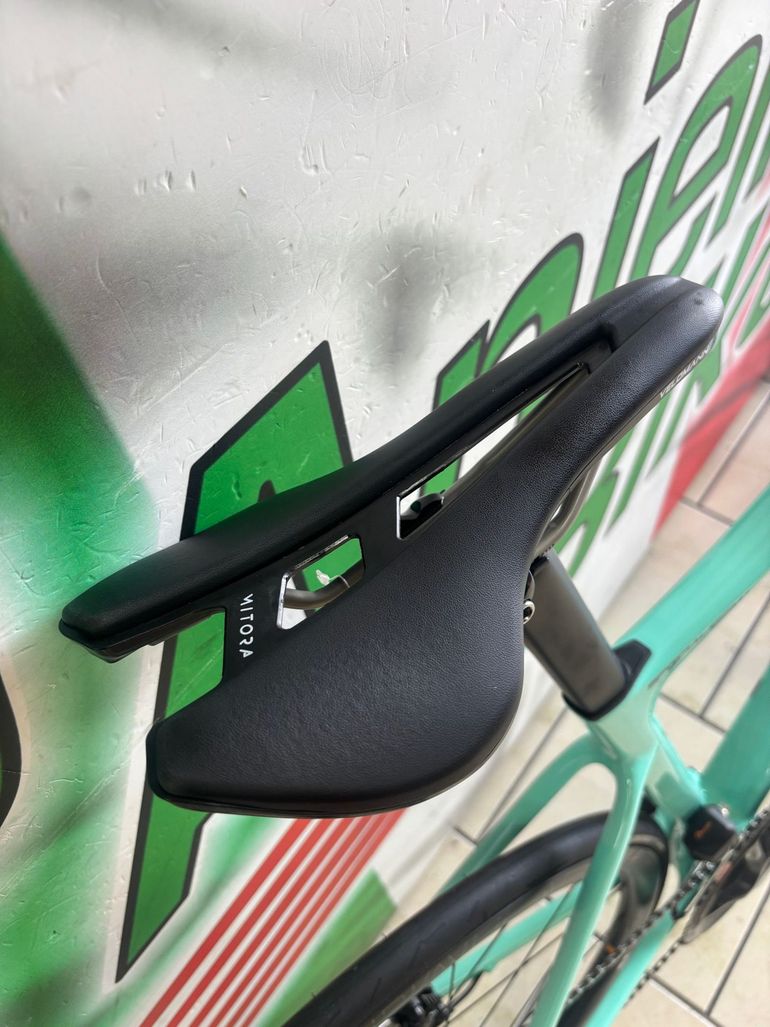 Brugt Bianchi Specialissima COMP 105 Di2 2024 2024 Road & Gravel — billede 9 af 11