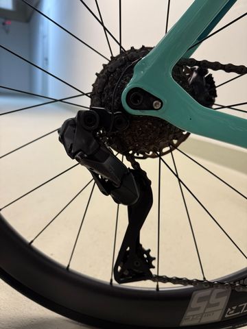 Brugt Bianchi Oltre XR4 - Ultegra Di2 2022 2022 Road & Gravel — billede 9 af 13
