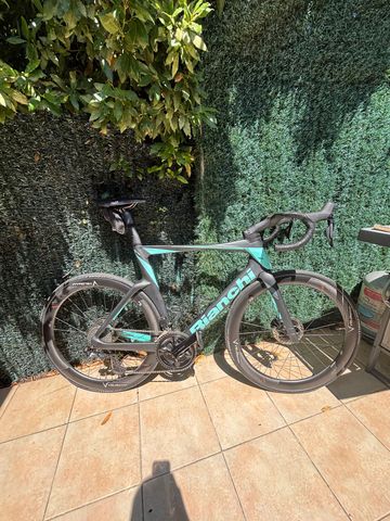 Brugt Bianchi Oltre Shimano 105 Di2 2024 Road & Gravel — billede 2 af 3