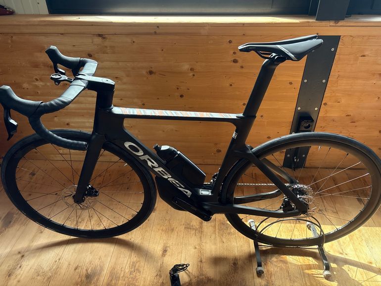 Gebrauchtes Orbea Orca SRAM Rival eTap AXS 2023 Road & Gravel, Schwarz — Bild 2 von 5