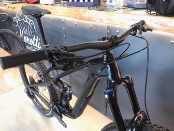 Giant Reign Advanced Pro 1 2023 2023 Mountainbike usato, Nero — immagine 2 di 6