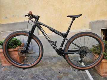 Used Trek Supercaliber Shimano Deore XT 2023 Mountainbike, Black, 29 — image 8 of 8