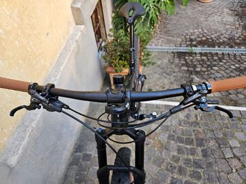 Used Trek Supercaliber Shimano Deore XT 2023 Mountainbike, Black, 29 — image 3 of 8