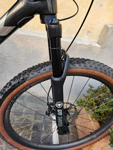 Used Trek Supercaliber Shimano Deore XT 2023 Mountainbike, Black, 29 — image 2 of 8