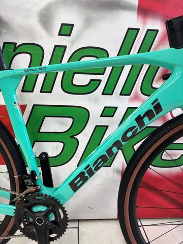 Bianchi Impulso COMP GRX 610 disc 2023 2023 Road & Gravel d'occasion — image 3 sur 11