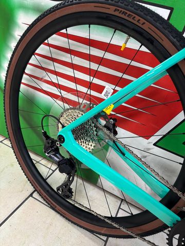 Bianchi Impulso COMP GRX 610 disc 2023 2023 Road & Gravel d'occasion — image 5 sur 11