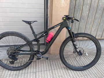 Used Specialized Epic 8 EVO Comp 2025 2025 Mountainbike, Green, 29 — image 1 of 6