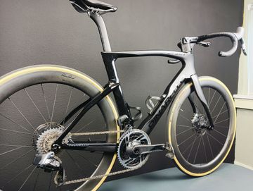 Brugt Pinarello Dogma SRAM Red eTap AXS 2022 Road & Gravel — billede 3 af 5