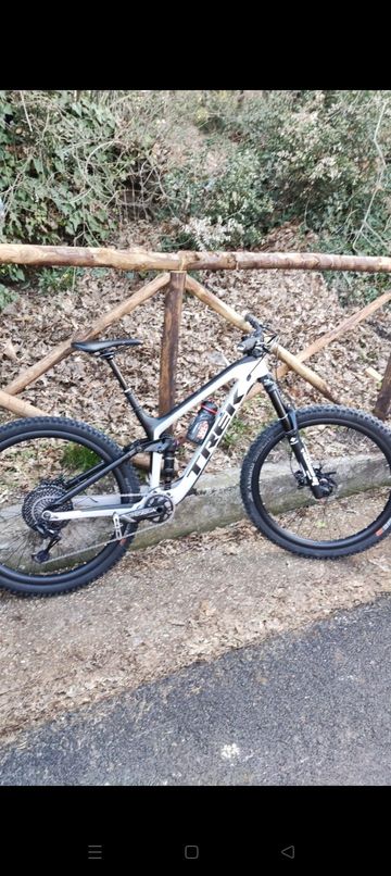 Used Trek Slash 9.7 2018 2018 Mountainbike, White, 29 — image 1 of 7