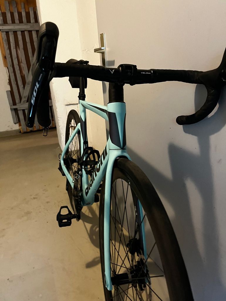 Used Bianchi Oltre Shimano 105 2024 Road & Gravel, Green — image 8 of 8