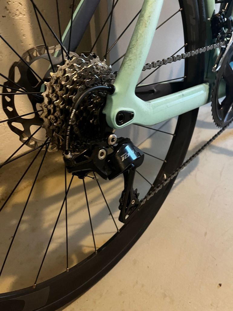 Used Bianchi Oltre Shimano 105 2024 Road & Gravel, Green — image 4 of 8