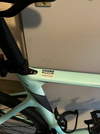 Used Bianchi Oltre Shimano 105 2024 Road & Gravel, Green — image 6 of 8