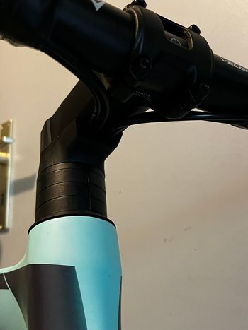 Used Bianchi Oltre Shimano 105 2024 Road & Gravel, Green — image 7 of 8
