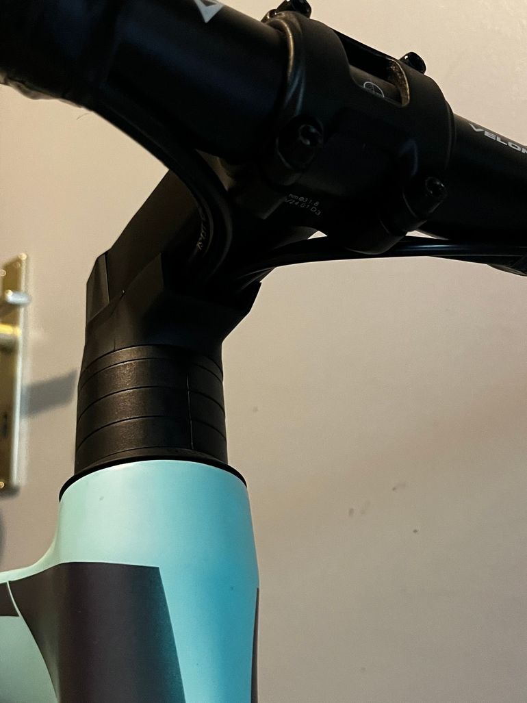 Used Bianchi Oltre Shimano 105 2024 Road & Gravel, Green — image 7 of 8