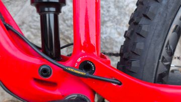 Used Trek Slash 9.9 Custom 2017 Mountainbike, Red — image 9 of 16