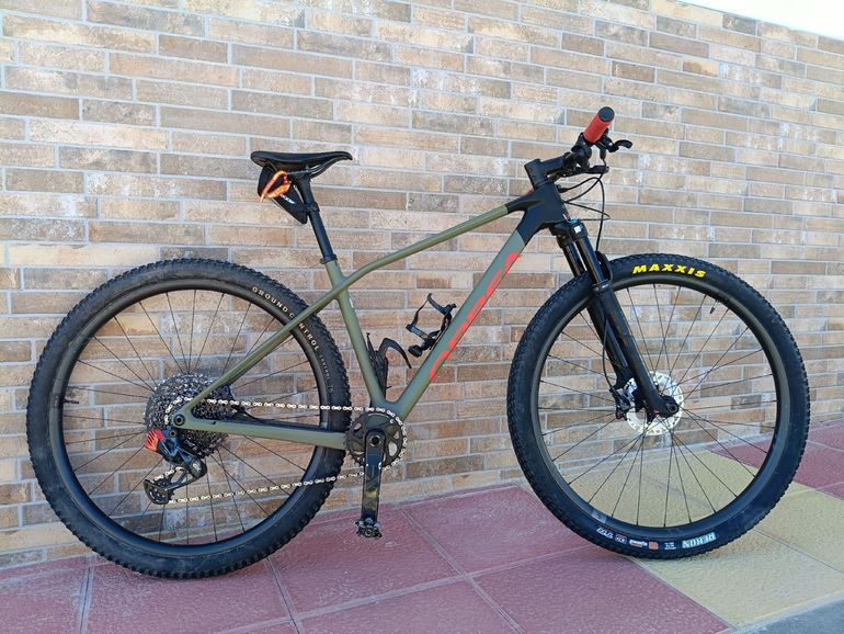 Used Orbea ALMA M11-AXS 2022 2022 Mountainbike, Green, 29 — image 1 of 12