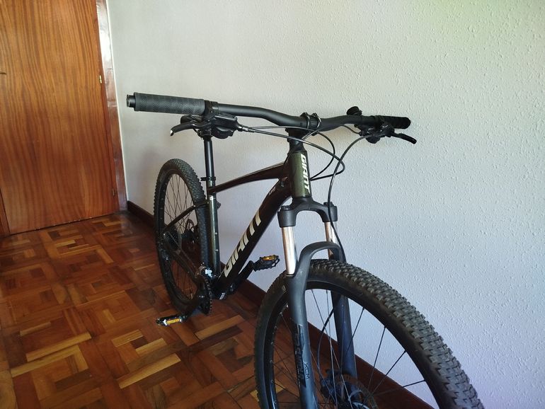 Used Giant Talon 2 2024 2024 Mountainbike, Green, 27.5, 29 — image 2 of 8