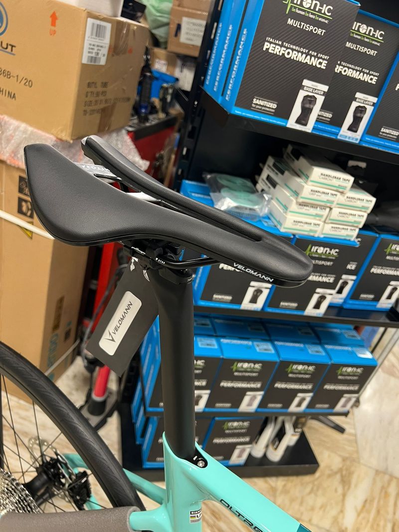 Used Bianchi Oltre Race Shimano 105 2025 Road & Gravel