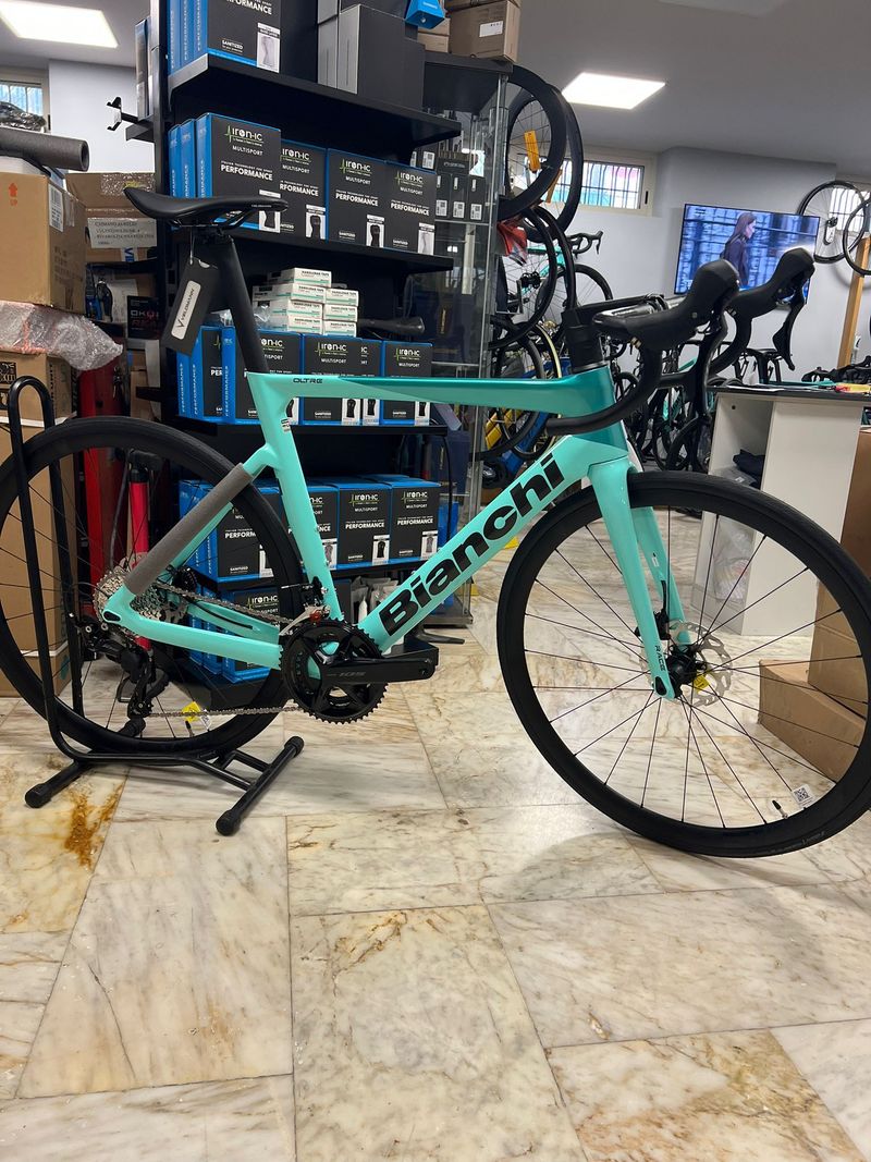 Tweedehands Bianchi Oltre Race Shimano 105 2025 Road & Gravel